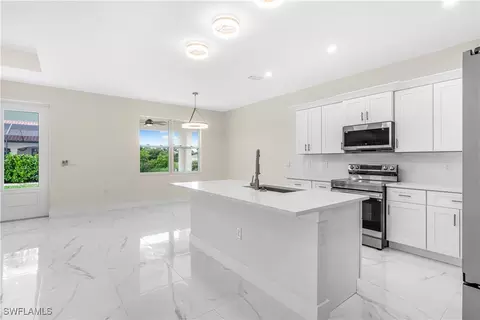 7026 Berwick Cir, Labelle, FL 33935 photo 17