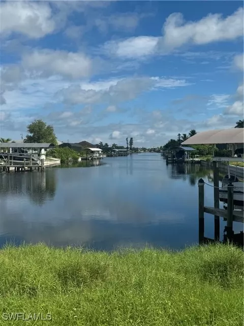 3723 Yucatan Pkwy, Cape Coral, FL 33993