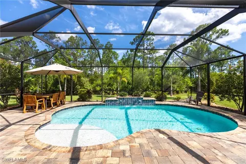 2556 Laurentina Ln, Cape Coral, FL 33909