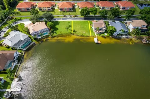 5090 Harborage Dr, Fort Myers, FL 33908