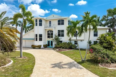 3211 Manatee Dr, Saint James City, FL 33956