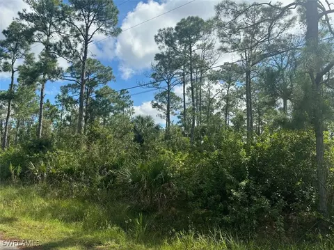 908 Acacia Ave, Lehigh Acres, FL 33972