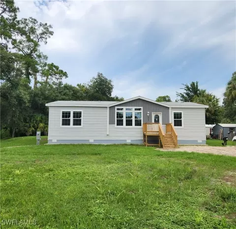 652 Magnolia Ave, Labelle, FL 33935