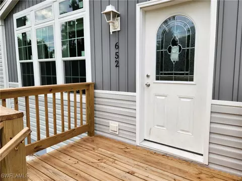 652 Magnolia Ave, Labelle, FL 33935 photo 4