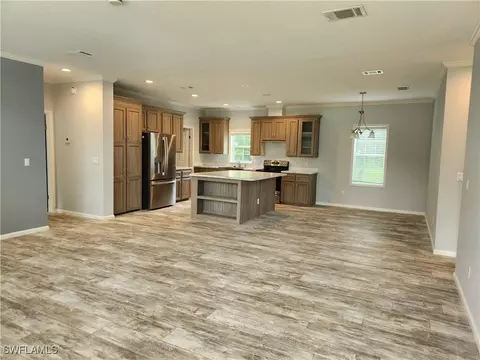 652 Magnolia Ave, Labelle, FL 33935 photo 5