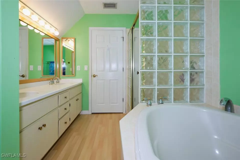 Bath - 2315 SW 17th Ter, Cape Coral, FL 33991 photo 1 of 4