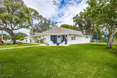 3923 Marvaez St, Fort Myers, FL 33901