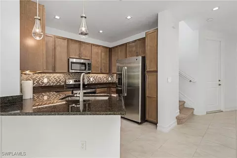7498 Rockefeller Dr, Naples, FL 34119 photo 7
