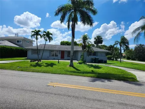 600 94th Ave N, Naples, FL 34108