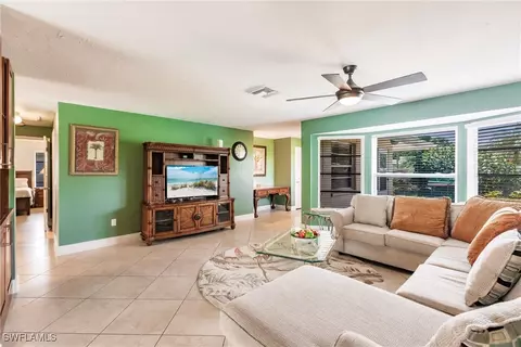 472 Palm River Blvd, Naples, FL 34110 photo 2