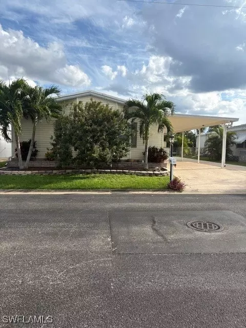 5506 Melli Ln, North Fort Myers, FL 33917