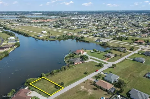911 NW 19th Pl, Cape Coral, FL 33993