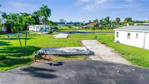 112 Maple Ln, Fort Myers, FL 33908