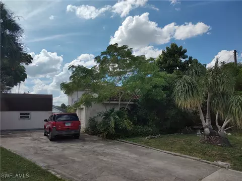 793 Hydrangea Dr, North Fort Myers, FL 33903
