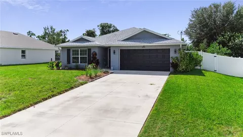 2016 NE 34th St, Cape Coral, FL 33909
