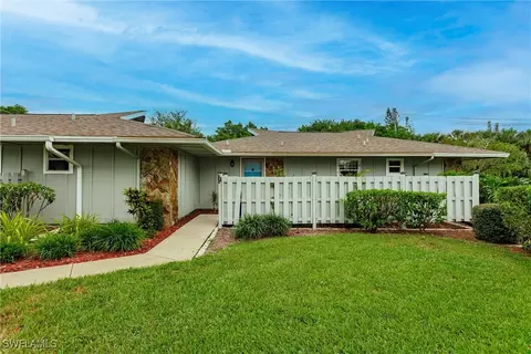 426 Island Cir #1, Fort Myers, FL 33919