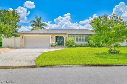 1040 Shaddelee Ln E, Fort Myers, FL 33919