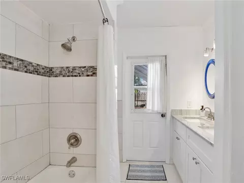 Bath - 208 Mentor Dr, Naples, FL 34110 photo 3 of 4