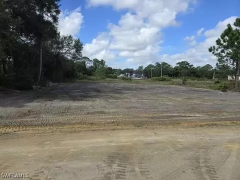 538 Upstate Ave S, Lehigh Acres, FL 33974