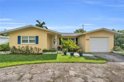800 Entrada Dr N, Fort Myers, FL 33919