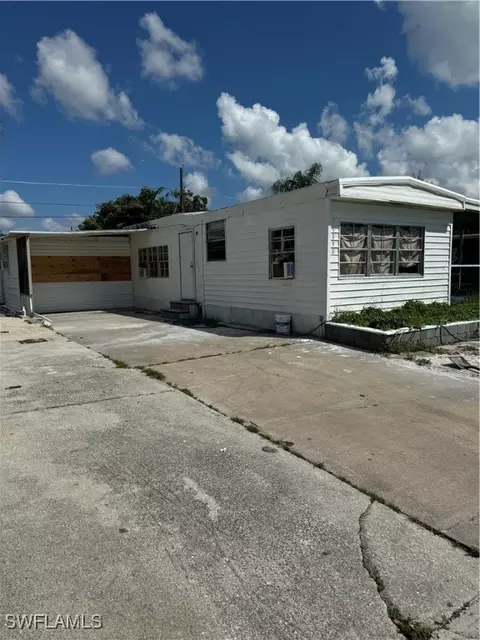 26800 Stardust Dr, Bonita Springs, FL 34135