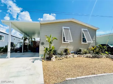 3058 Binnacle Ln, Saint James City, FL 33956