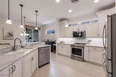 8186 Woodridge Pointe Dr, Fort Myers, FL 33912