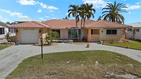 7 Fairview Blvd, Fort Myers Beach, FL 33931