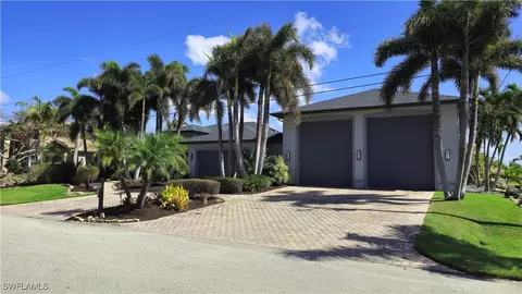 3825 SW 17th Pl, Cape Coral, FL 33914