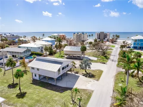 134 Bayview Ave, Fort Myers Beach, FL 33931