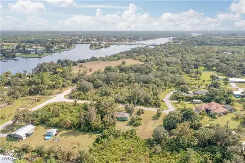 1648 W Court Pl, Alva, FL 33920