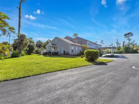 6121 Lake Front Dr, Fort Myers, FL 33908