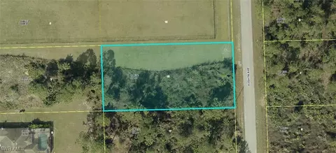 1011 8th Ave, Lehigh Acres, FL 33972