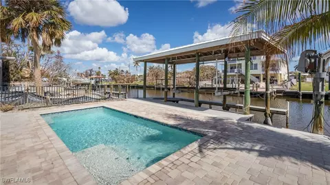 218 Ohio Ave, Fort Myers Beach, FL 33931