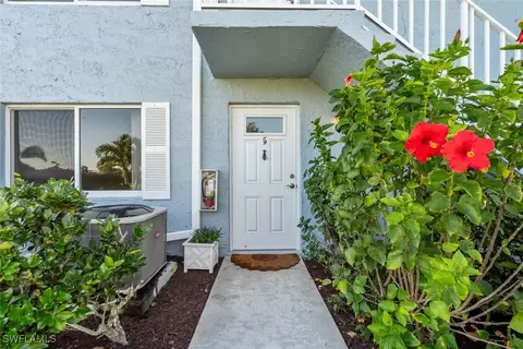 272 Palm Dr #52-5, Naples, FL 34112