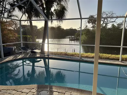 440 Washington Ct, Fort Myers Beach, FL 33931