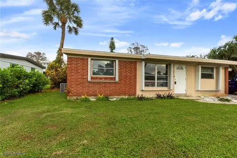1363 Brookside Dr, Naples, FL 34104