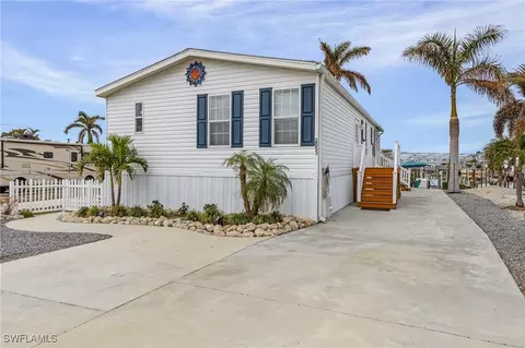 2853 York Rd, Saint James City, FL 33956