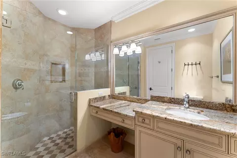 Bath - 590 17th Ave S, Naples, FL 34102 photo 6 of 9