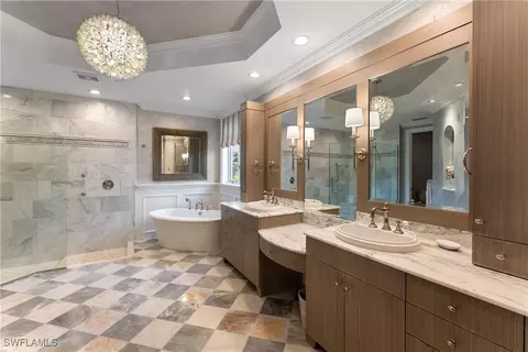 Bath - 590 17th Ave S, Naples, FL 34102 photo 3 of 9