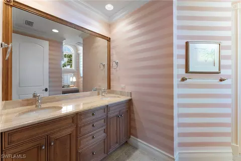Bath - 590 17th Ave S, Naples, FL 34102 photo 7 of 9