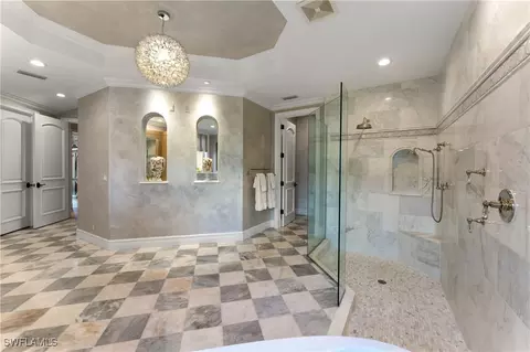 Bath - 590 17th Ave S, Naples, FL 34102 photo 4 of 9