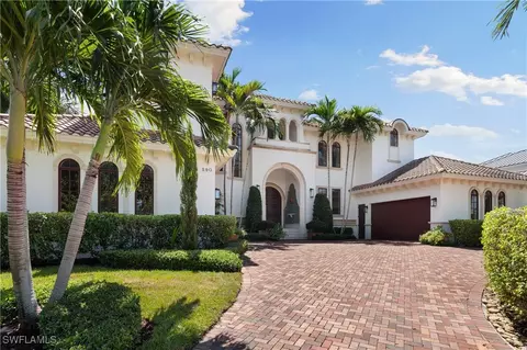 590 17th Ave S, Naples, FL 34102