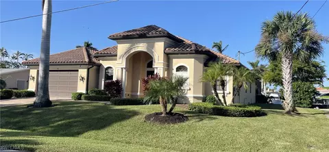 494 Keenan Ave, Fort Myers, FL 33919