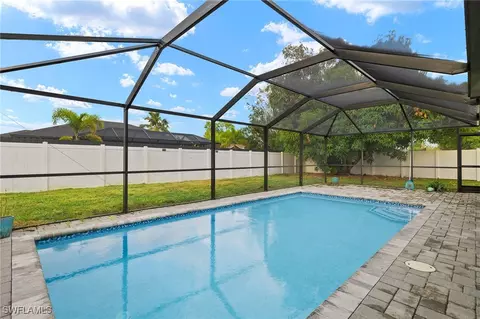 313 SE 14th Ter, Cape Coral, FL 33990