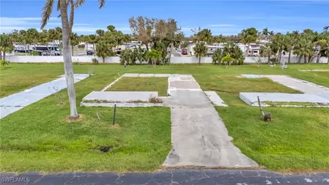 144 Raintree Ln, Fort Myers, FL 33908