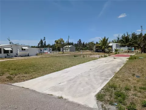 4906 Curlew Dr, Saint James City, FL 33956