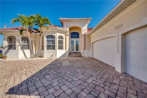 5207 Nautilus Dr, Cape Coral, FL 33904