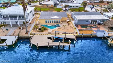 129 Albatross St, Fort Myers Beach, FL 33931
