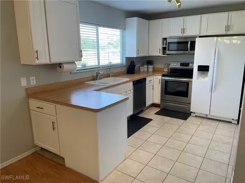 Kitchen - 4023 E Sunflower Cir, Labelle, FL 33935 photo 2 of 2